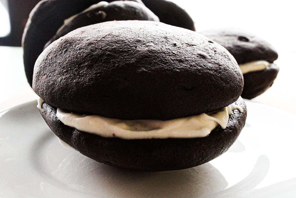 Whoopie pie with cream filling