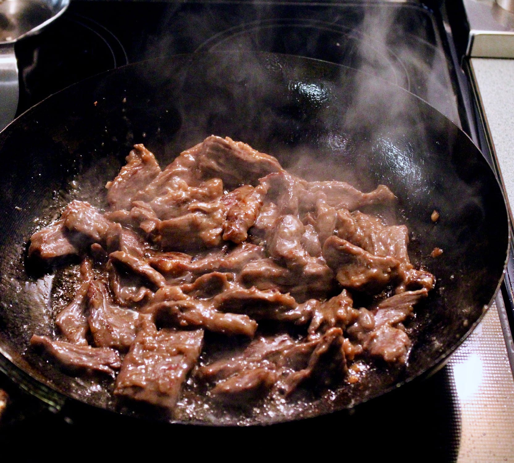 Finished, cooked beef in the wok.
