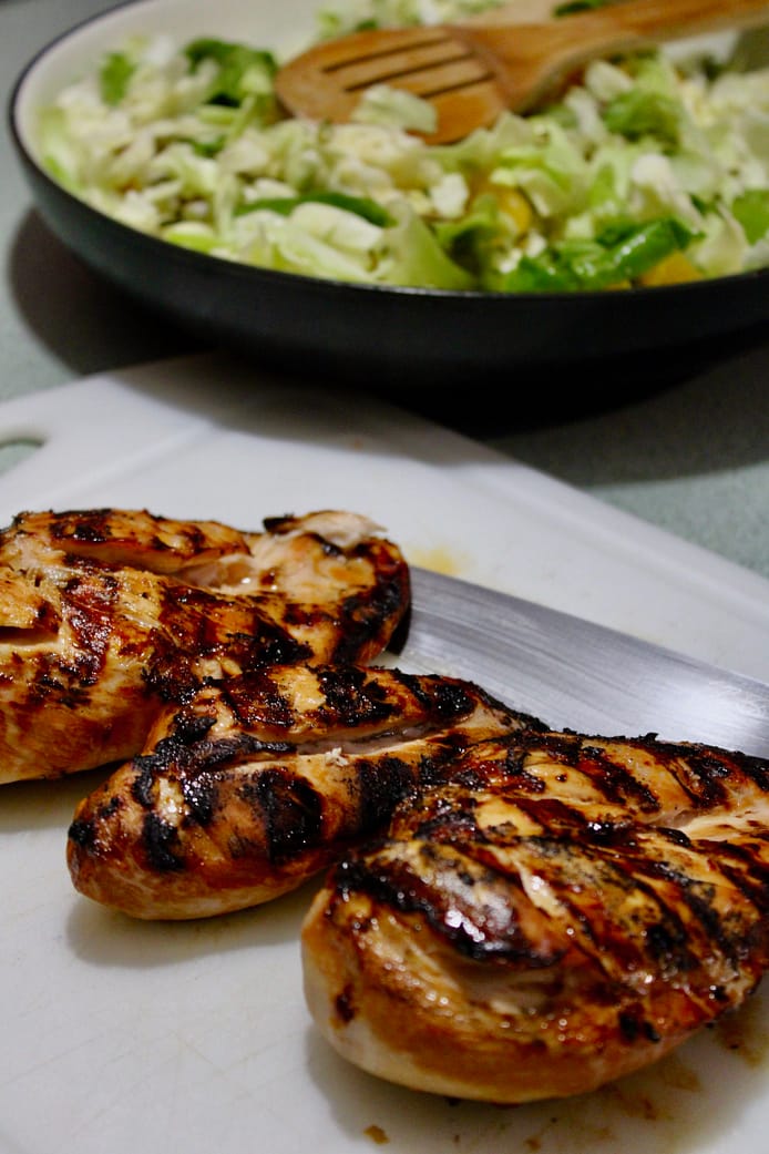 Grilled chicken for the spicy grilled chicken slices.
